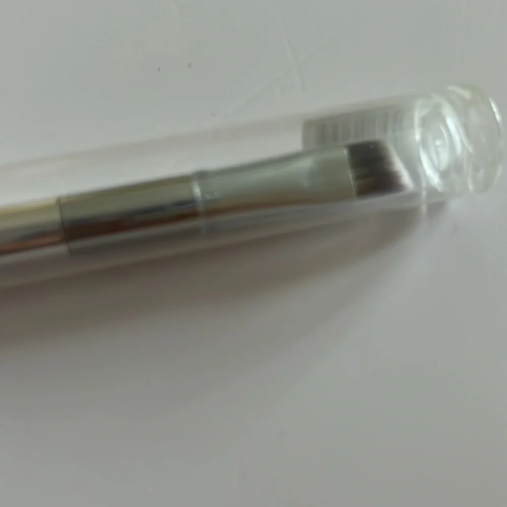 It Cosmetics All Over Shadow / Angled Liner Brush (Sealed in tube) SEALE…